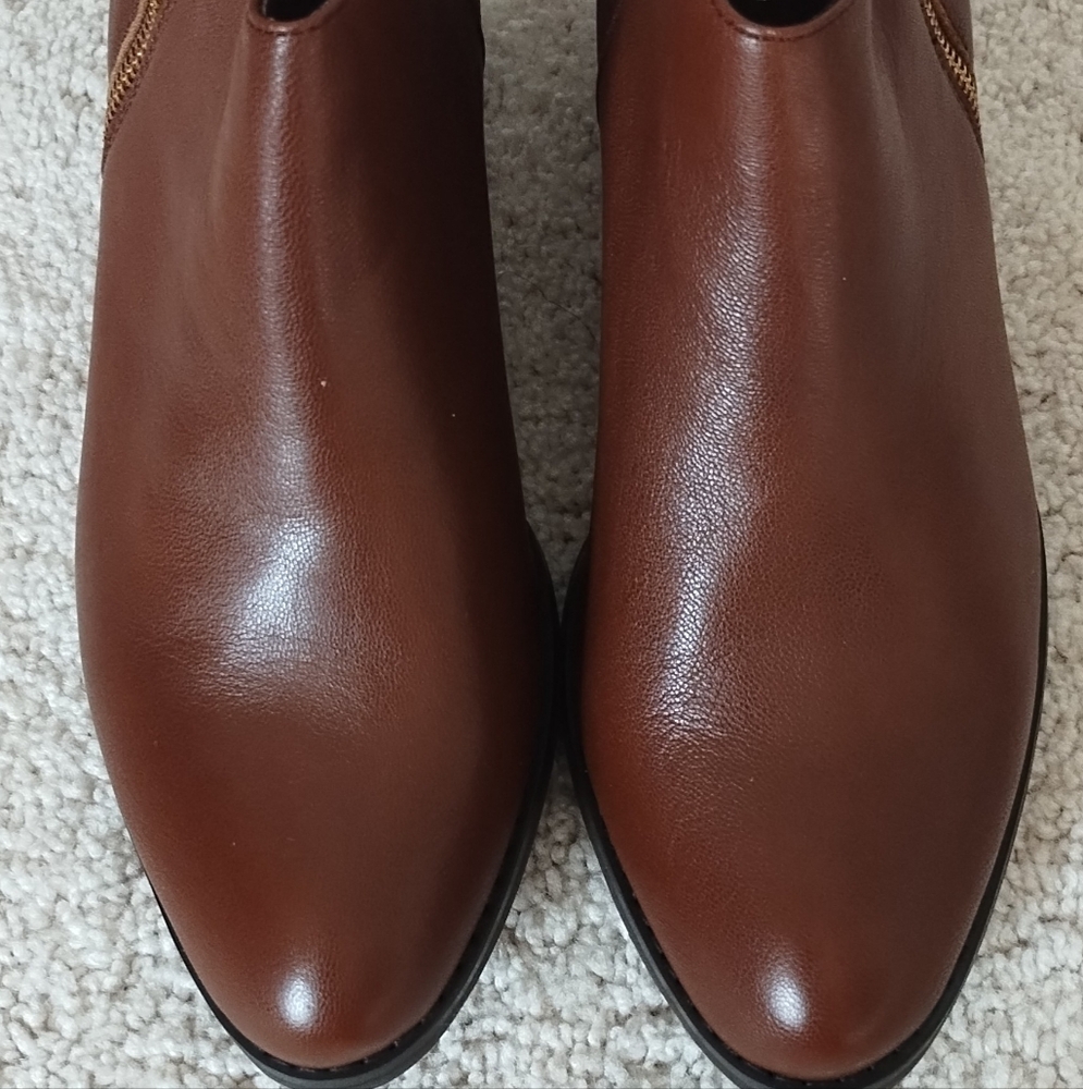 Vaneli Baxy Brown Leather ankle boots. 10M